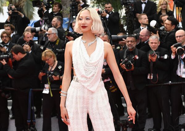Người mẫu Hàn Quốc Park Soo-joo trên thảm đỏ bộ phim Ngày xửa ngày xưa ở Hollywood (“Once Upon a Time in Hollywood”) trong khuôn khổ Liên hoan phim quốc tế Cannes lần thứ 72 - Sputnik Việt Nam