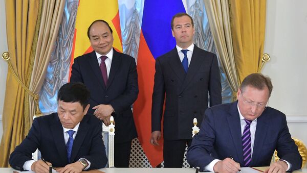 sau cuộc hội đàm, công ty Zarubezhneft (Nga) và PVEP Việt Nam (thành viên Ptro Vietnam) đã ký một thỏa thuận về việc chuyển nhượng cổ phần trong khối 09-2 / 09 trên thềm lục địa Việt Nam. - Sputnik Việt Nam