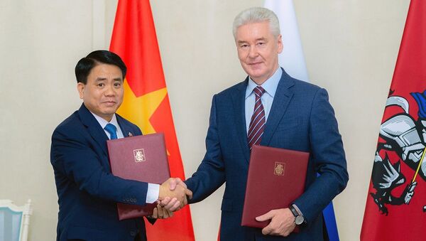 Thị trưởng Moskva Sergei Sobyanin và Chủ tịch Ủy ban Nhân dân thành phố Hà Nội Nguyễn Đức Chung - Sputnik Việt Nam