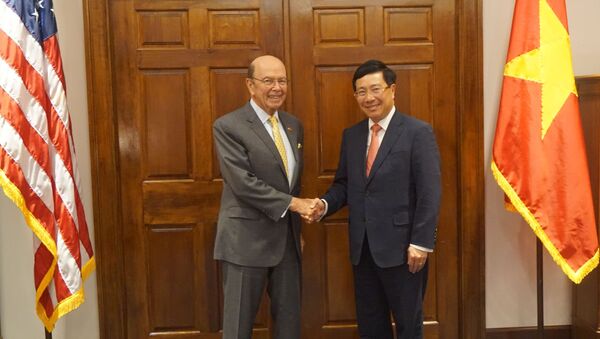 Phó Thủ tướng, Bộ trưởng Ngoại giao Phạm Bình Minh gặp Bộ trưởng Thương mại Wilbur Ross tại trụ sở Bộ Thương mại Hoa Kỳ ở Washington D.C. - Sputnik Việt Nam