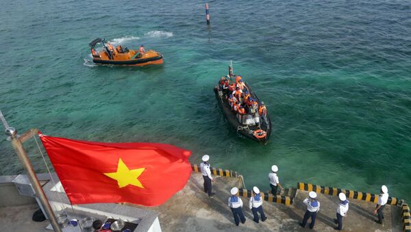 Đoàn công tác từ đất liền ra thăm cán bộ, chiến sỹ đảo Đá Lát.  - Sputnik Việt Nam