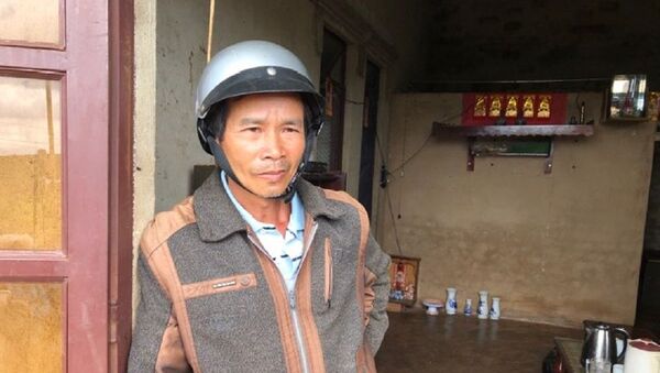 Ông Lưu Thế Bưu, chồng của nghi can Nhi trả lời phóng viên - Sputnik Việt Nam