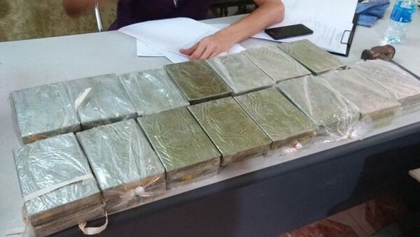 Tang vật thu giữ gồm 30 bánh heroin - Sputnik Việt Nam