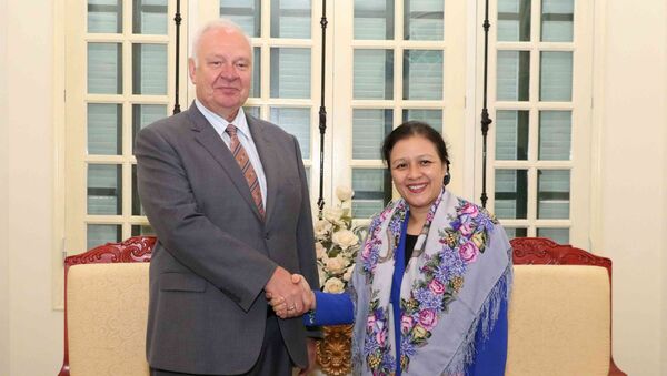 Chủ tịch Liên hiệp các tổ chức hữu nghị Việt Nam Nguyễn Phương Nga tiếp Đại sứ LB Nga - Sputnik Việt Nam