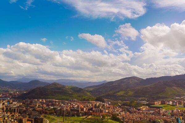 Quang cảnh thành phố Bilbao từ núi Artxanda - Sputnik Việt Nam