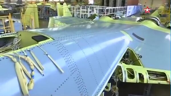 Ghi lại video về việc lắp ráp chiếc Su-57 đầu tiên được sản xuất hàng loạt  - Sputnik Việt Nam