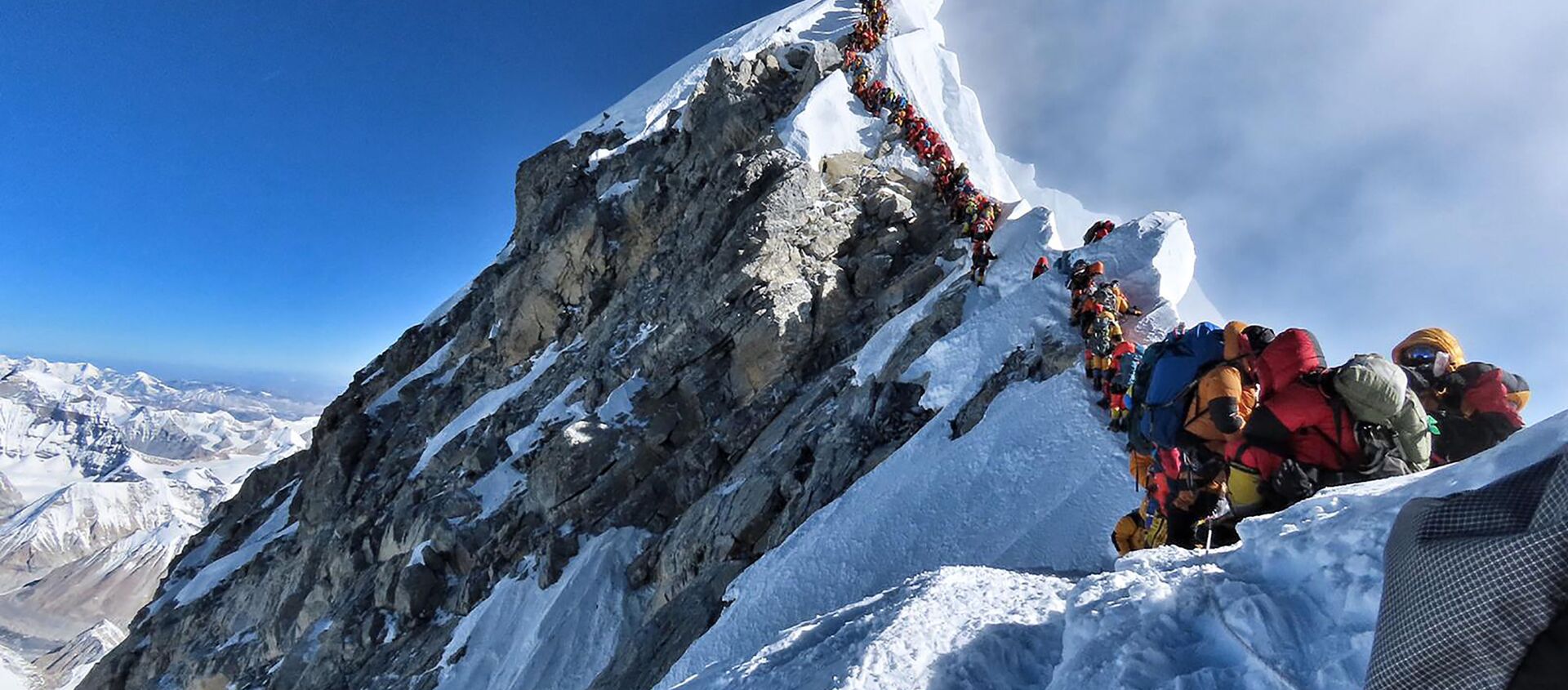 Dòng người tắc nghẽn khi leo lên núi Everest - Sputnik Việt Nam, 1920, 02.06.2019