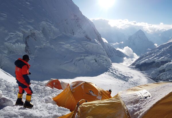 Người leo núi trong trại Everest thứ ba - Sputnik Việt Nam