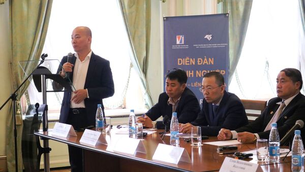 Ông Vũ Bá Phú, Cục trưởng Cục xúc tiến thương mại, Bộ Công Thương phát biểu tại Diễn đàn - Sputnik Việt Nam