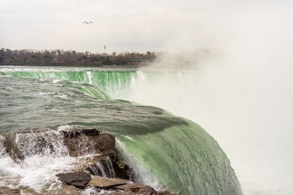 Quang cảnh “Thác nước Mỹ” nhìn từ Công viên quốc gia thác Niagara ở bang New York, Hoa Kỳ  - Sputnik Việt Nam