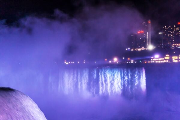 Cảnh buổi tối thác nước nhìn từ Công viên quốc gia Thác Niagara ở bang New York, Hoa Kỳ - Sputnik Việt Nam