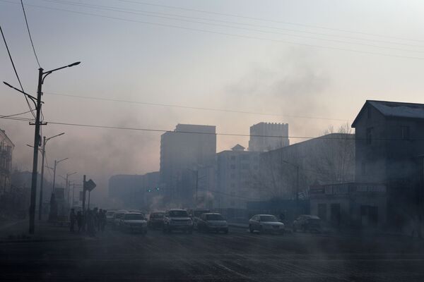 Sương khói trên đường phố Ulan Bator, Mông Cổ - Sputnik Việt Nam