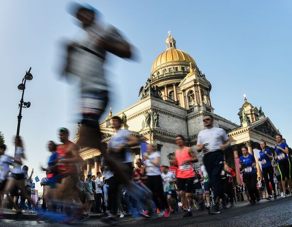 Những người tham gia cuộc chạy SPIEF Race tại Diễn đàn kinh tế quốc tế St. Petersburg - Sputnik Việt Nam