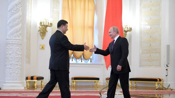 Chủ tịch Trung Quốc Tập Cận Bình và Tổng thống Nga Vladimir Putin tại lễ đón tiếp  chính thức trong Điện Kremlin - Sputnik Việt Nam