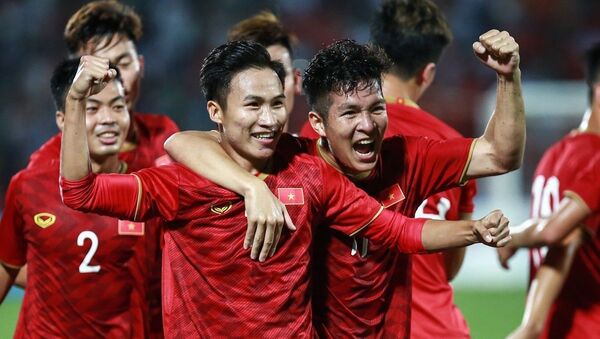 Cầu thủ U23 Việt Nam ăn mừng sau bàn thắng mở tỉ số của Triệu Việt Hưng.  - Sputnik Việt Nam