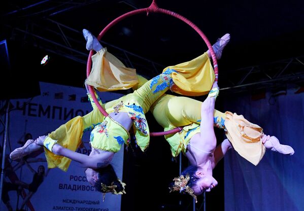 Giải Vô địch Quốc tế châu Á-Thái Bình Dương về múa cột và nhào lộn trên không  - Sputnik Việt Nam