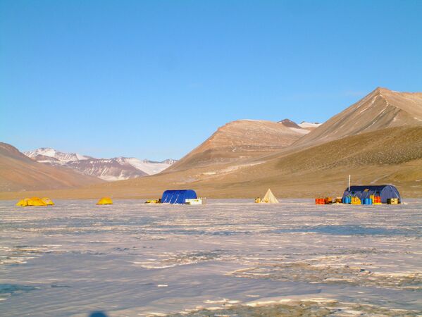 Hồ Vida, nằm ở Thung lũng Victoria, phần cực bắc của thung lũng khô hạn McMurdo, Nam Cực - Sputnik Việt Nam
