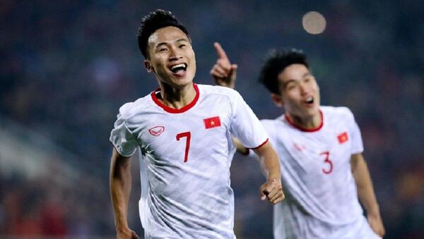 Những cầu thủ như Triệu Việt Hưng (số 7) đủ khả năng khoác áo cả tuyển quốc gia và U23 Việt Nam. - Sputnik Việt Nam