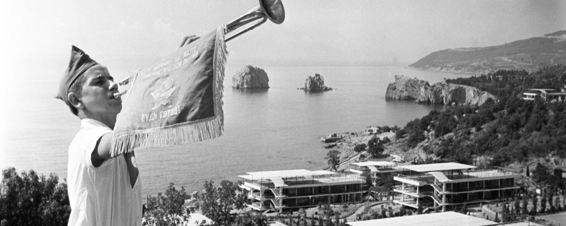 Người thổi kèn trong trại hè Artek, năm 1964 - Sputnik Việt Nam, 1920, 25.09.2023