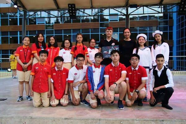 Đọc thơ Pushkin, múa trống cơm, làm nem: Học sinh Việt Nam tại trại hè huyền thoại “Artek” Đọc thơ Pushkin, múa trống cơm, làm nem: Học sinh Việt Nam tại trại hè huyền thoại “Artek” - Sputnik Việt Nam
