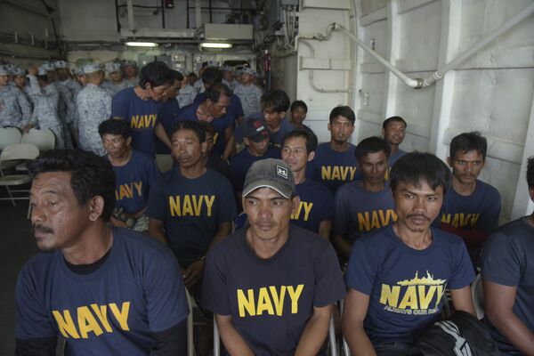 Người Philippines nghi chính phủ can thiệp khiến ngư dân thay đổi câu chuyện tàu cá bị đâm chìm Người Philippines nghi chính phủ can thiệp khiến ngư dân thay đổi câu chuyện tàu cá bị đâm chìm - Sputnik Việt Nam