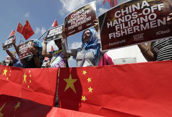 Người Philippines nghi chính phủ can thiệp khiến ngư dân thay đổi câu chuyện tàu cá bị đâm chìm Người Philippines nghi chính phủ can thiệp khiến ngư dân thay đổi câu chuyện tàu cá bị đâm chìm - Sputnik Việt Nam
