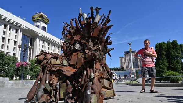 Ở Kiev, xuất hiện ngai sắt từ mảnh vỡ thiết bị quân sự từ Donbass - Sputnik Việt Nam