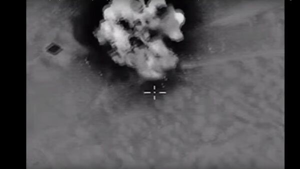 Bộ Quốc phòng Nga công bố video không kích xưởng những kẻ tấn công tự sát của IS - Sputnik Việt Nam