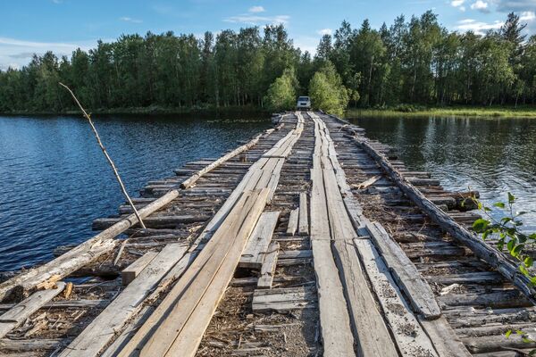 Cây cầu cũ bắc qua vịnh Hồ Lazorevskoe thuộc vùng Medvezhiegorsk, Cộng hòa Karelia - Sputnik Việt Nam