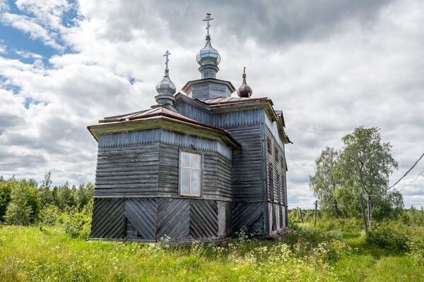 Nhà thờ Thánh Nicholas ở làng Padansky Pogost, quận Medvezhiegorsk, Cộng hòa Karelia - Sputnik Việt Nam