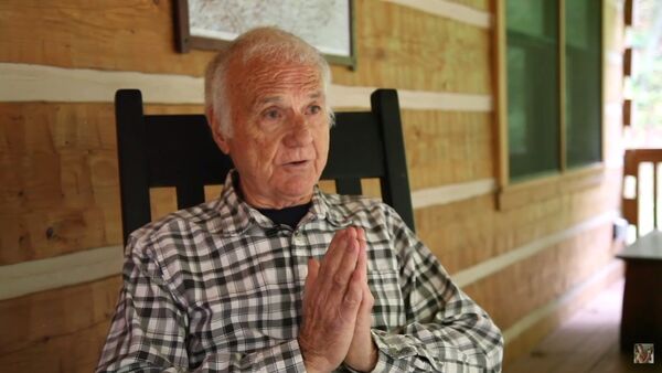 Linh mục nghỉ hưu Mỹ 83 tuổi ra mắt trong phim 18+ - Sputnik Việt Nam