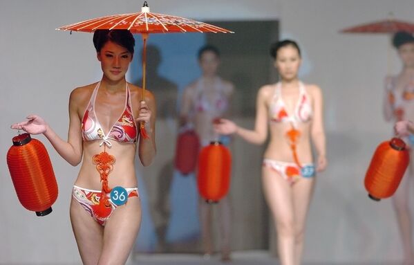 Nữ thí sinh tham gia cuộc thi 33rd Miss Bikini International China ở Trung Quốc  - Sputnik Việt Nam