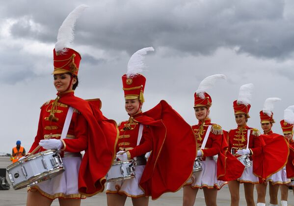 Chương trình biểu diễn tại lễ đón chào máy bay của Hãng Vietnam Airlines tại sân bay quốc tế “Sheremetyevo”  - Sputnik Việt Nam