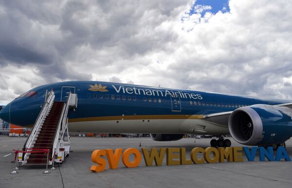 Nghi lễ trọng thể đón chào máy bay của Hãng Vietnam Airlines tại sân bay quốc tế “Sheremetyevo”  - Sputnik Việt Nam