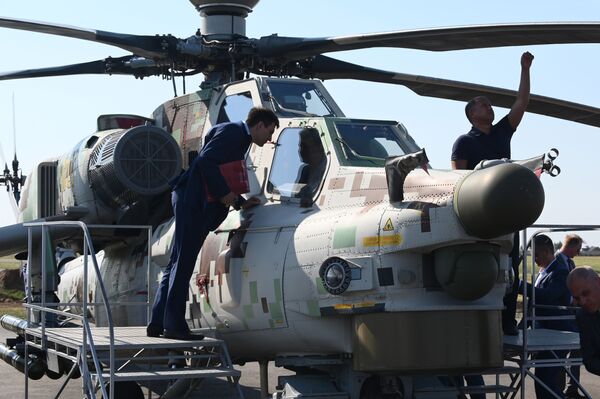 Máy bay trực thăng tấn công Mi-28NE “Thợ săn đêm” với bộ điều khiển kép - Sputnik Việt Nam
