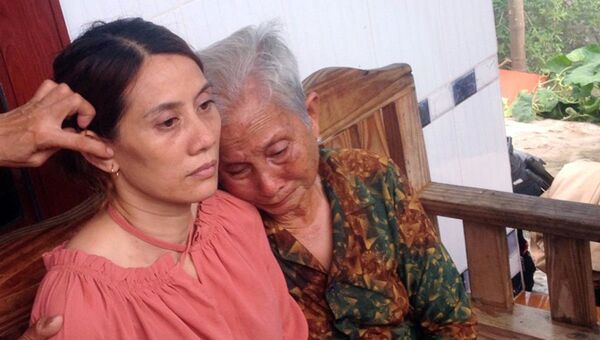 Cụ Hến ngồi khóc bên con gái thất lạc 22 năm - Sputnik Việt Nam
