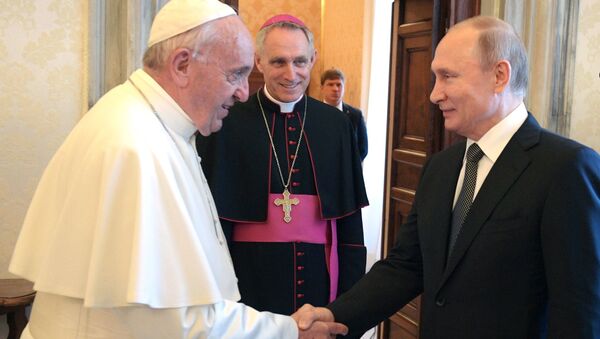 Tổng thống Nga Vladimir Putin và Giáo hoàng Francis - Sputnik Việt Nam