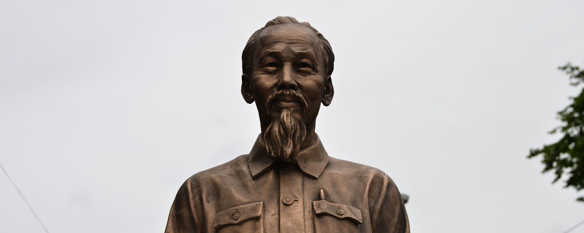 Nghi lễ khánh thành tượng đài CT Hồ Chí Minh tại Vladivostok - Sputnik Việt Nam, 1920, 17.04.2023