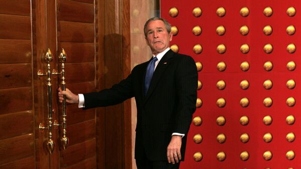  Tổng thống George Bush không thể mở cửa trong chuyến thăm cấp nhà nước tới Trung Quốc. - Sputnik Việt Nam