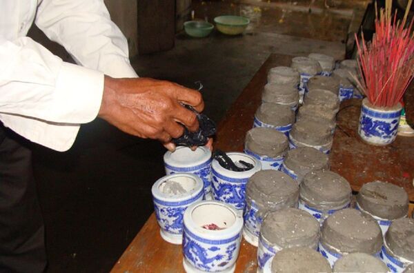 Ngôi mộ tập thể kinh dị giữa cánh đồng Nam Định và những cuộc an táng xót xa Ngôi mộ tập thể kinh dị giữa cánh đồng Nam Định và những cuộc an táng xót xa - Sputnik Việt Nam