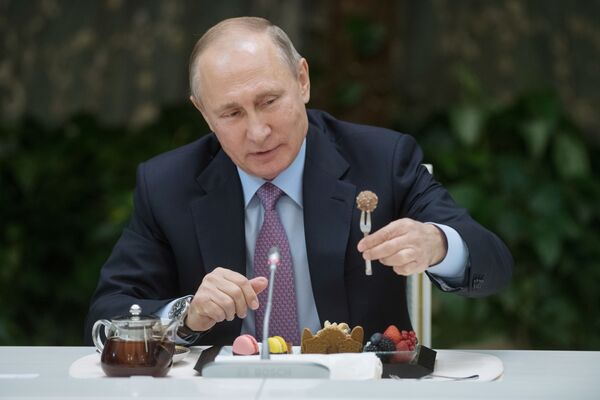 Tổng thống Vladimir Putin tại cuộc gặp những người chiến thắng cuộc thi toàn Nga Gia đình của năm - Sputnik Việt Nam