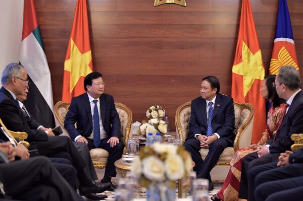 Phó Thủ tướng Trịnh Đình Dũng thăm, làm việc tại UAE Phó Thủ tướng Trịnh Đình Dũng thăm, làm việc tại UAE - Sputnik Việt Nam