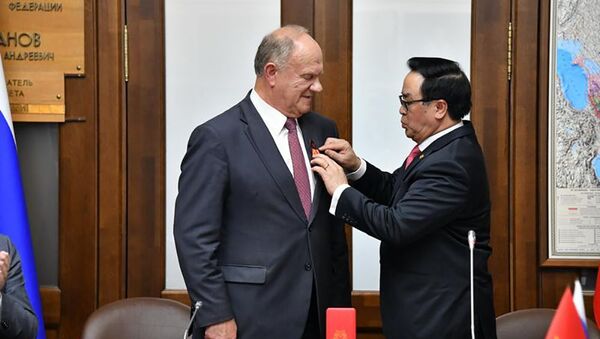 Chủ tịch Đảng Cộng sản Liên bang ông Zyuganov đã được trao Giải thưởng Nhà nước của nước Việt Nam - Huân chương Hữu nghị - Sputnik Việt Nam