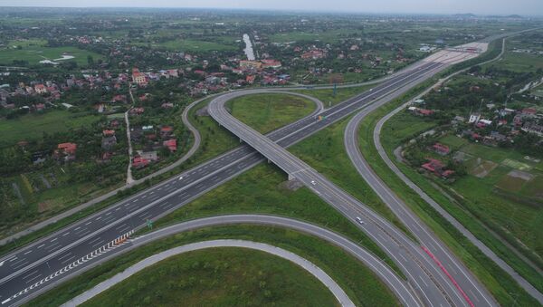 Một đoạn của tuyến đường cao tốc Hà Nội - Hải Phòng nhìn từ trên cao - Sputnik Việt Nam