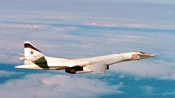 Máy bay ném bom chiến lược siêu thanh Tu-160  - Sputnik Việt Nam