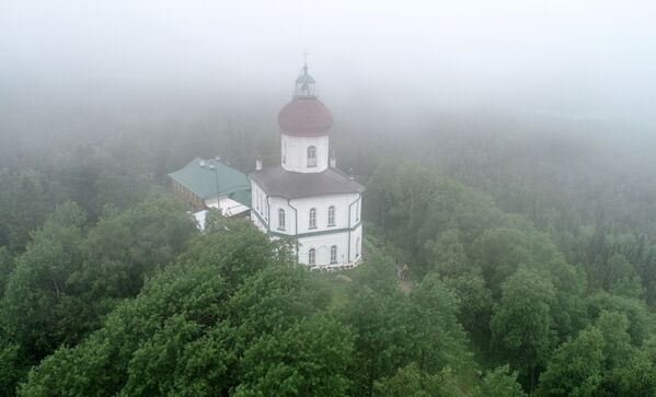 Ngọn hải đăng nhà thờ Thánh Thăng Thiên trên núi Sekirnoy thuộc tu viện Solovetsky - Sputnik Việt Nam