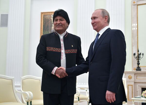 Tổng thống Nga Vladimir Putin trong cuộc gặp với Tổng thống Bolivian Evo Morales - Sputnik Việt Nam