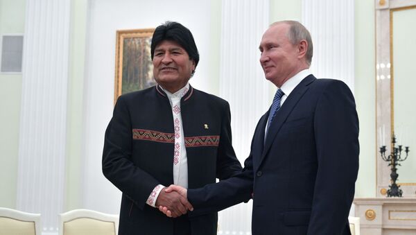 Tổng thống Nga Vladimir Putin trong cuộc gặp với Tổng thống Bolivian Evo Morales - Sputnik Việt Nam
