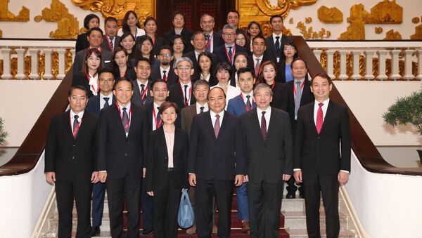 Thủ tướng Nguyễn Xuân Phúc với các doanh nghiệp Singapore.  - Sputnik Việt Nam