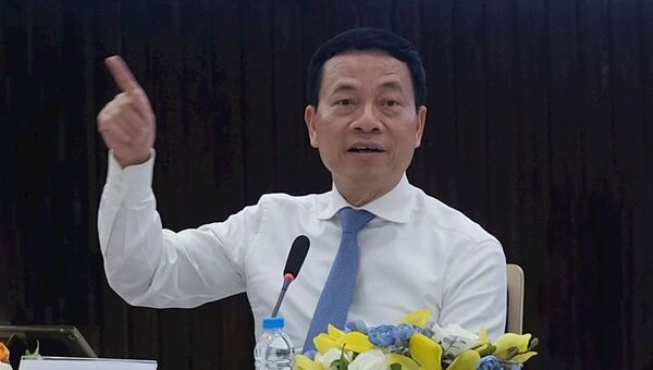 Bộ trưởng TTTT Nguyễn Mạnh Hùng đã có buổi gặp gỡ các doanh nghiệp công nghệ thông tin phía Nam. - Sputnik Việt Nam